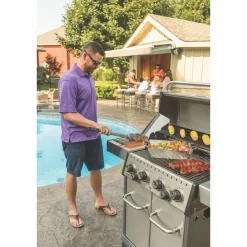 Broil King Kaasugrilli Regal S 490 IR 4 poltinta + sivukeitin infrapunalla + varraspaahdin