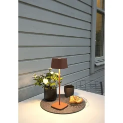 Hot Konstsmide LED-pöytävalaisin Lounge Capri 7814-960, ladattava, terrakotta