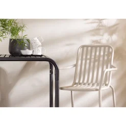 Clearance Venture Home Parvekeryhmä , 70x70cm beige Borneo-pöytä + 2 beigeä Peking-tuolia