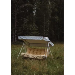 Varax Pihakeinu Riviera, 3:n istuttava, valkoinen teräsrunko, 51B-pehmuste, sisältää katoksen