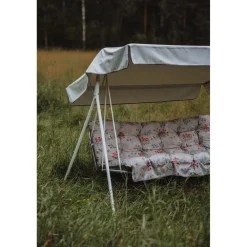 Varax Pihakeinu Riviera, 3:n istuttava, valkoinen teräsrunko, 51B-pehmuste, sisältää katoksen